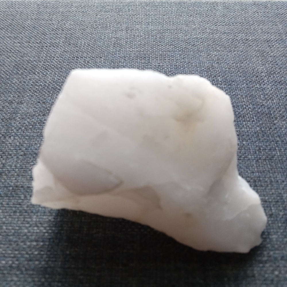 Raw milky quartz